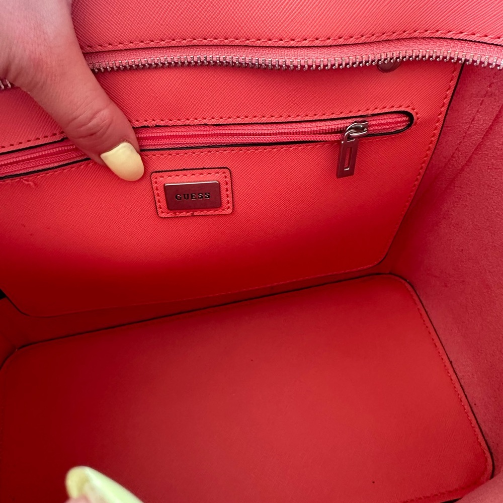 GUESS DELANEY TOTE IN CORAL/PINK - Picture 6 of 10